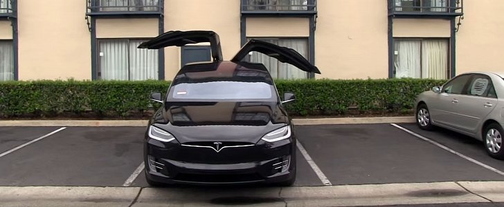 Tesla Model X with umbrella falcon door in action