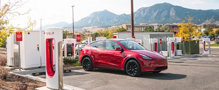  Tesla has applied to install Supercharger stations with CCS connectors
