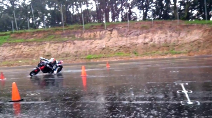 I wonder what riders who never go out in the rain say about this