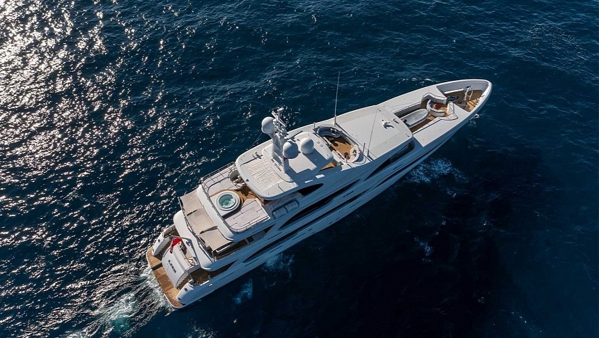 Ileria was built in 2013 and used exclusively by its private owner for a decade