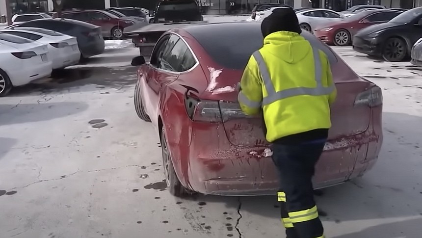 Teslas suffer from the arctic cold that hit the Chicago area