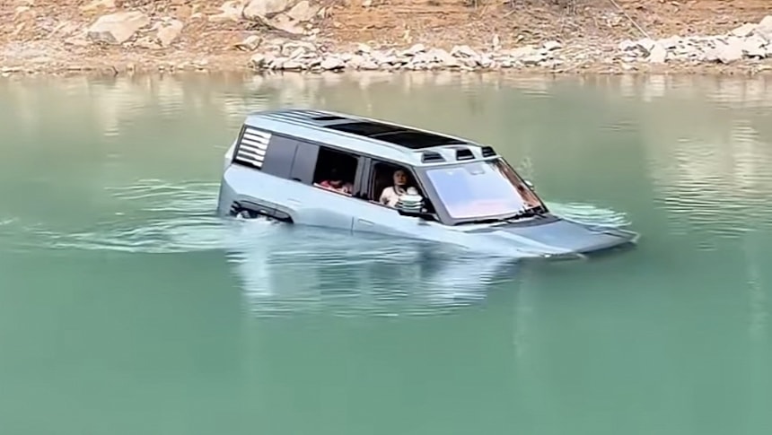 YangWang U8 is the SUV that can float 