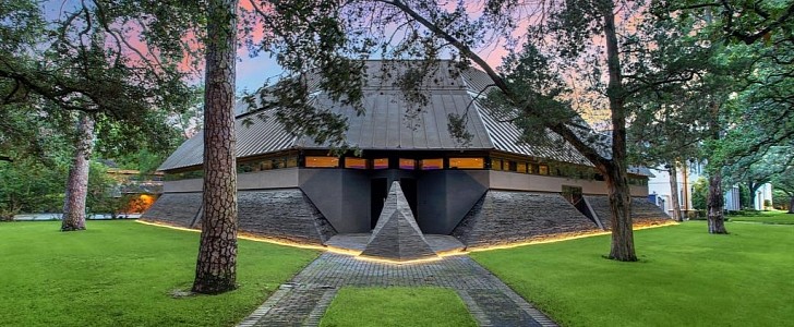 The Darth Vader House Is an Awesome Architectural Take on Star Wars Fandom