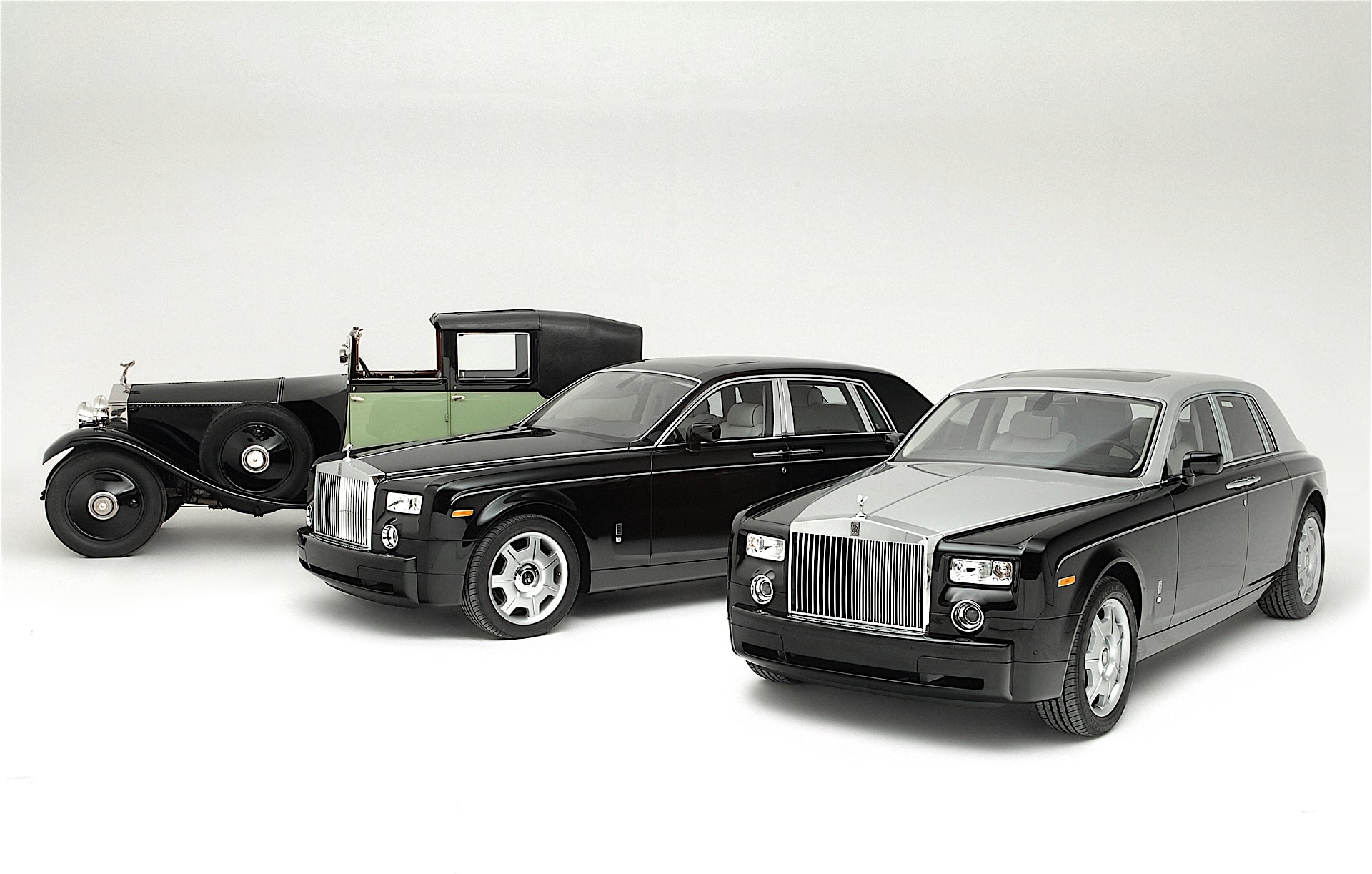 THE HISTORY OF THE ROLLS-ROYCE GHOST