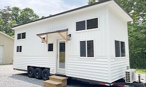 The Discovery Tiny House Strikes the Perfect Balance Between Comfort, Style, and Space