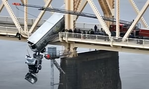 The Hollywood-Like Rescue of a Driver Dangling With Her Semi Truck Over the Ohio River