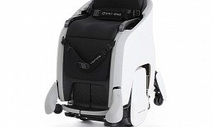 The Honda Uni-One Is a Cute and Very Smart Motorized Chair for Work or Leisure