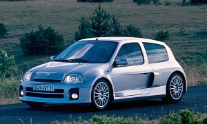 The Insane Renault Clio V6 Super Hot Hatch Debuted 20 Years Ago - Feel Old Yet?