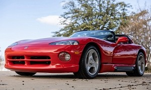 The Italian Bull-Powered American Snake That Came Out To Pace a Race: The 1992 Dodge Viper