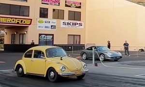 The Moment When a VW Beetle Sleeper Smokes a Porsche 911 in a Quarter Mile Race