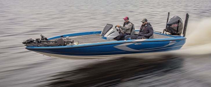 The 20223 Triton 21 XrT is fitted with a powerful Mercury motor for incredible speed