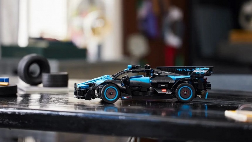 LEGO Technic Bugatti Bolide Agile Blue