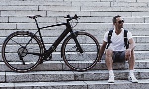 The New Look E-765 Gotham e-Bike Is the Best of Both Bicycle Worlds