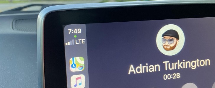 Privacy dots in the CarPlay UI