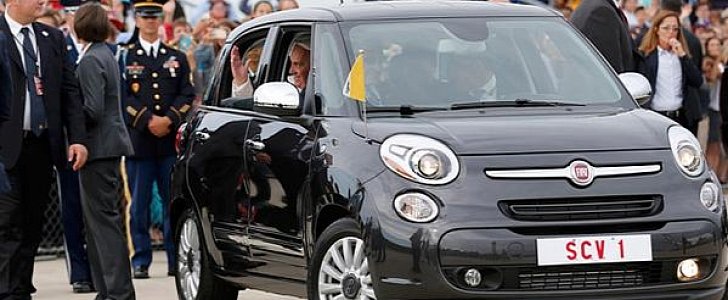 The Pope Starts His US Trip at Board of a Fiat 500L