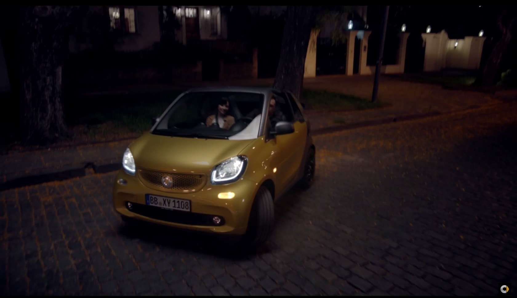 The smart fortwo cabrio Launches Its Commercial Campaign and It's a Funny  One - autoevolution