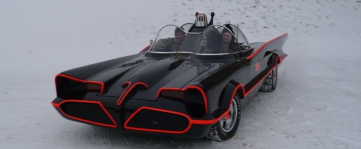 Fiberglass Freaks builds DC Comics-licensed '60s Batmobile replicas