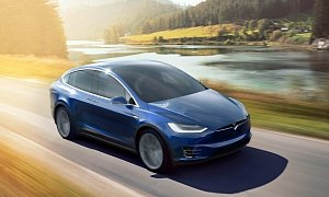 The Tesla Model X Electric SUV Has More Reliability Problems than It Can Count