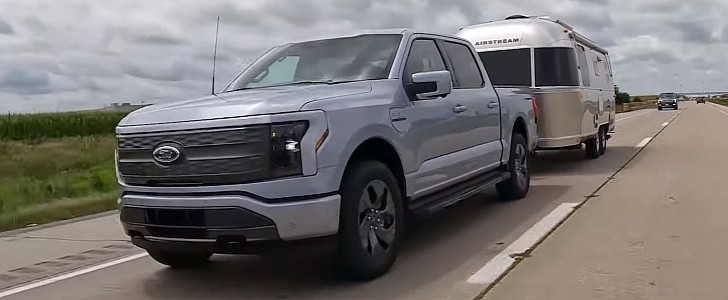 The ultimate towing test puts the Ford F-150 Lightning against its hybrid brother