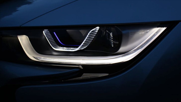 BMW i8 laser headlights