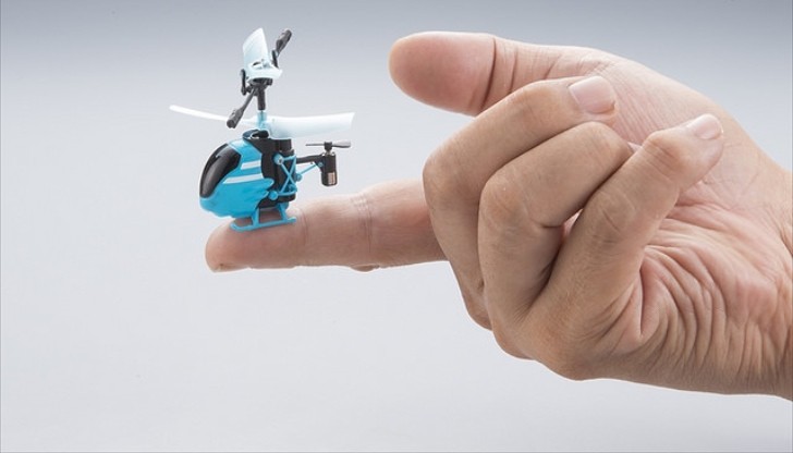 tiny remote control helicopter