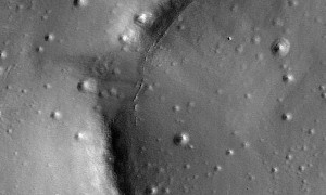 There Are Dying Craters on Mars, Here’s a Piece of One