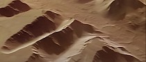 There's a Huge Labyrinth Over on Mars, Bird's Eye View of It Reveals Scale of It All