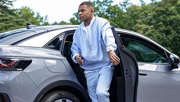 Kylian Mbappe and Volkswagen ID.5
