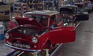 These Are the Last Original MINI Vehicles Rolling Off the Assembly Line in 2000