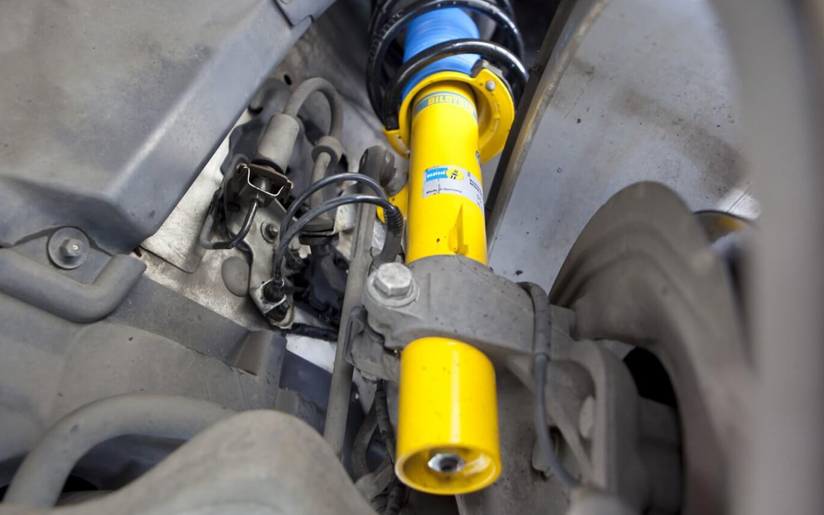 Signs of A Faulty Shock Absorber - Monticello Auto Service