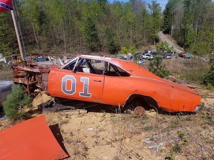 These Dukes of Hazzard Dodge Charger 