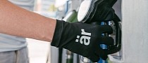 These Self-Cleaning Gloves Are Just the Right Accessory for Every Driver