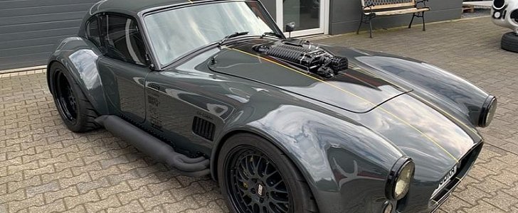 This 1,200 Shelby Cobra Has a Hardtop, Supercharger Sticking Through the Hood - autoevolution