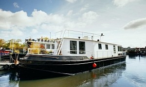 This $1.5 Million Houseboat With a Roof Terrace is Pure Luxury on Water