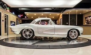 This 1962 Chevrolet Corvette Is a Show Car That Took 10,000 Hours to Restore