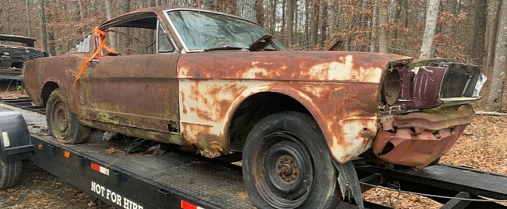 Ford Mustasng rust bucket