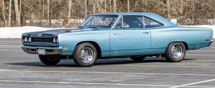 1969 Plymouth Road Runner 4-auto