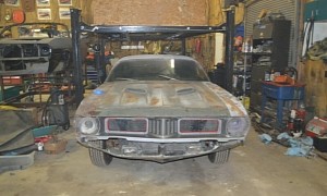 This 1972 ‘Cuda Was Abandoned on a Lift for 15 Years, Now a Work in Progress