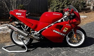 This 1991 Ducati 851 Speaks in a Desmoquattro Dialect Via Titanium Exhaust Plumbing