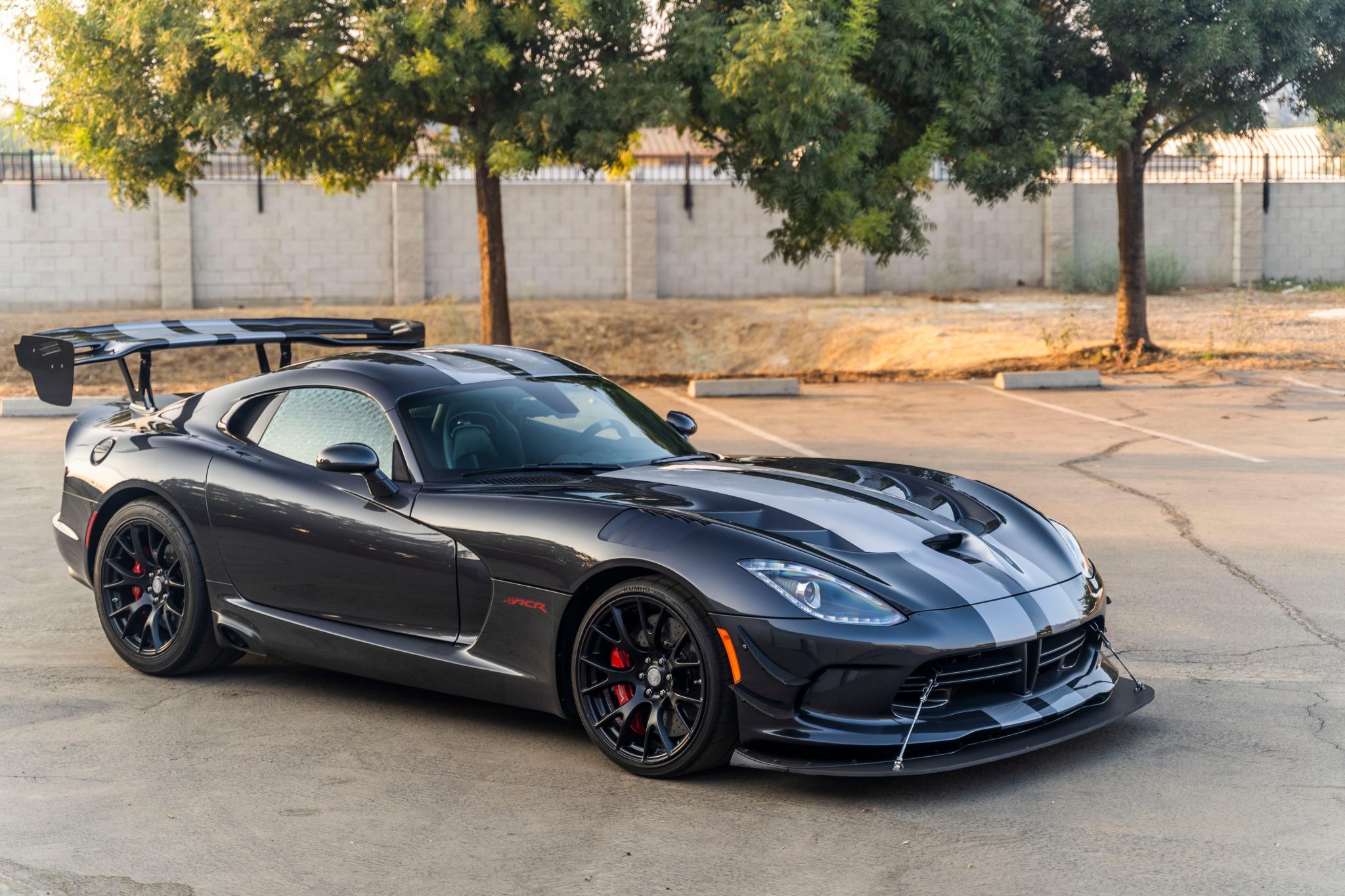 This 16 Dodge Viper Acr Extreme Aero Package Costs More Than New Autoevolution