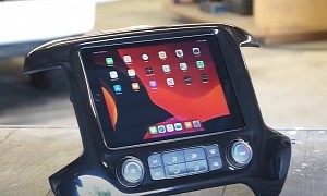 This 2018 Silverado Custom iPad Dash Mod Makes Regular CarPlay Look Ridiculous