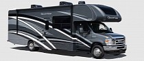 This 2023 Thor Quantum Packs Big RV Features, Has a Pull-Out Exterior Kitchen