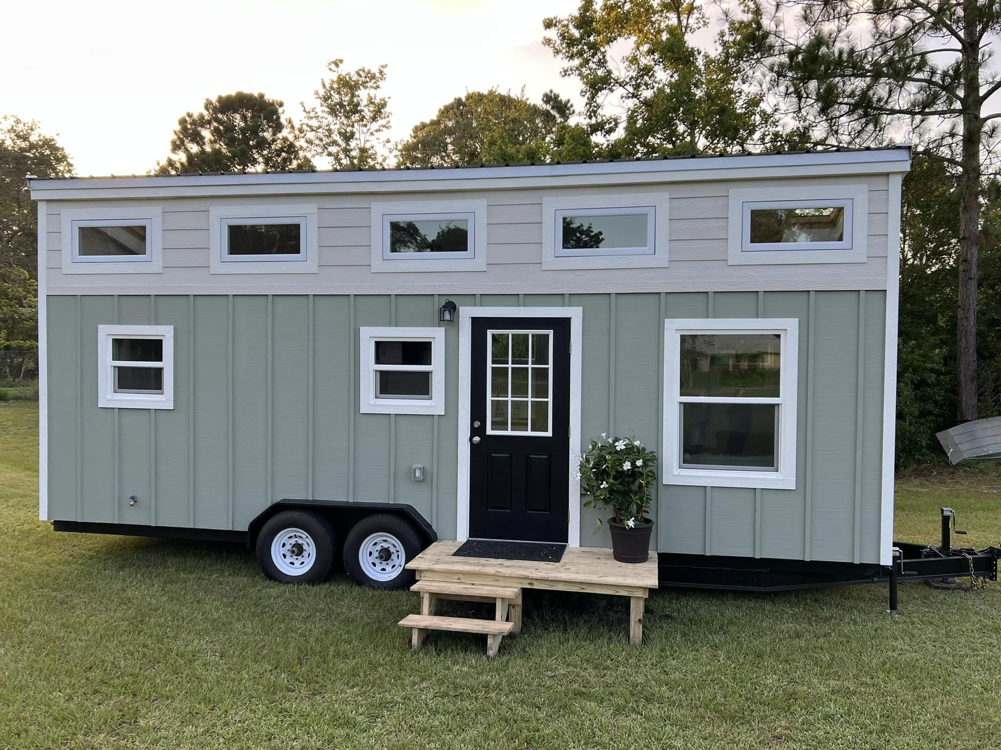This 26-Foot Tiny House Has a Spacious Main Floor Bedroom and a ...