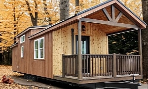 This 42-foot Cabin on Wheels Dazzles With a Huge Porch and Roomy Interior