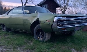 This Abandoned 1971 Chrysler 300 Looks Like It Really Needs Some Help