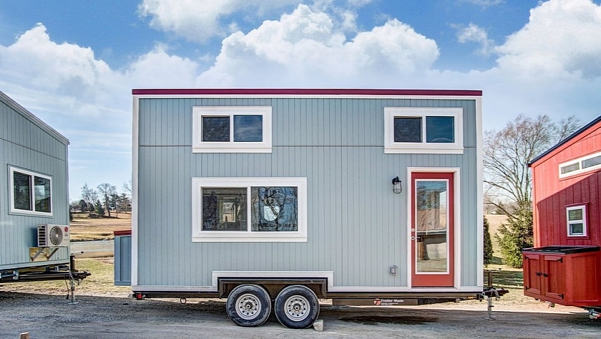 Frisco Tiny House boasts a relaxed yet elegant ambiance, perfect for beach vacations