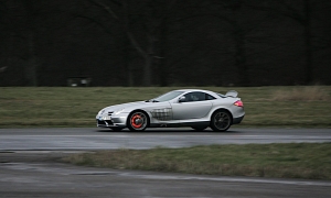This Braking SLR McLaren is a Thing of Beauty