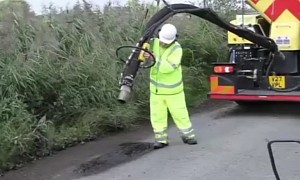 This British Machine Repairs Potholes in Less Than Four Minutes – Meet Velocity Patching
