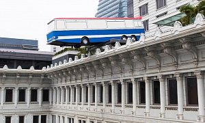 This Bus Really Is Hanging on the Edge of Hong Kong’s Peninsula Hotel, But Why?