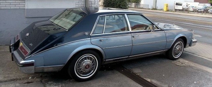 Cadillac Seville is approaching 40 years old sold on modile de
